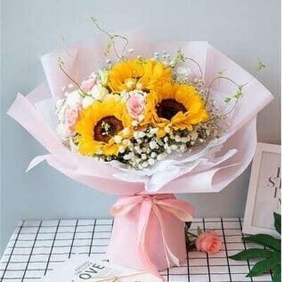 3朵向日葵 9朵粉佳 3朵向日葵 9朵粉佳哪里买 3朵向日葵 9朵粉佳代表什么意思 鲜花蛋糕连锁