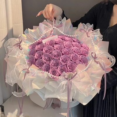 33枝紫玫瑰心形花束