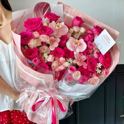 玫瑰蝴蝶兰混搭花束